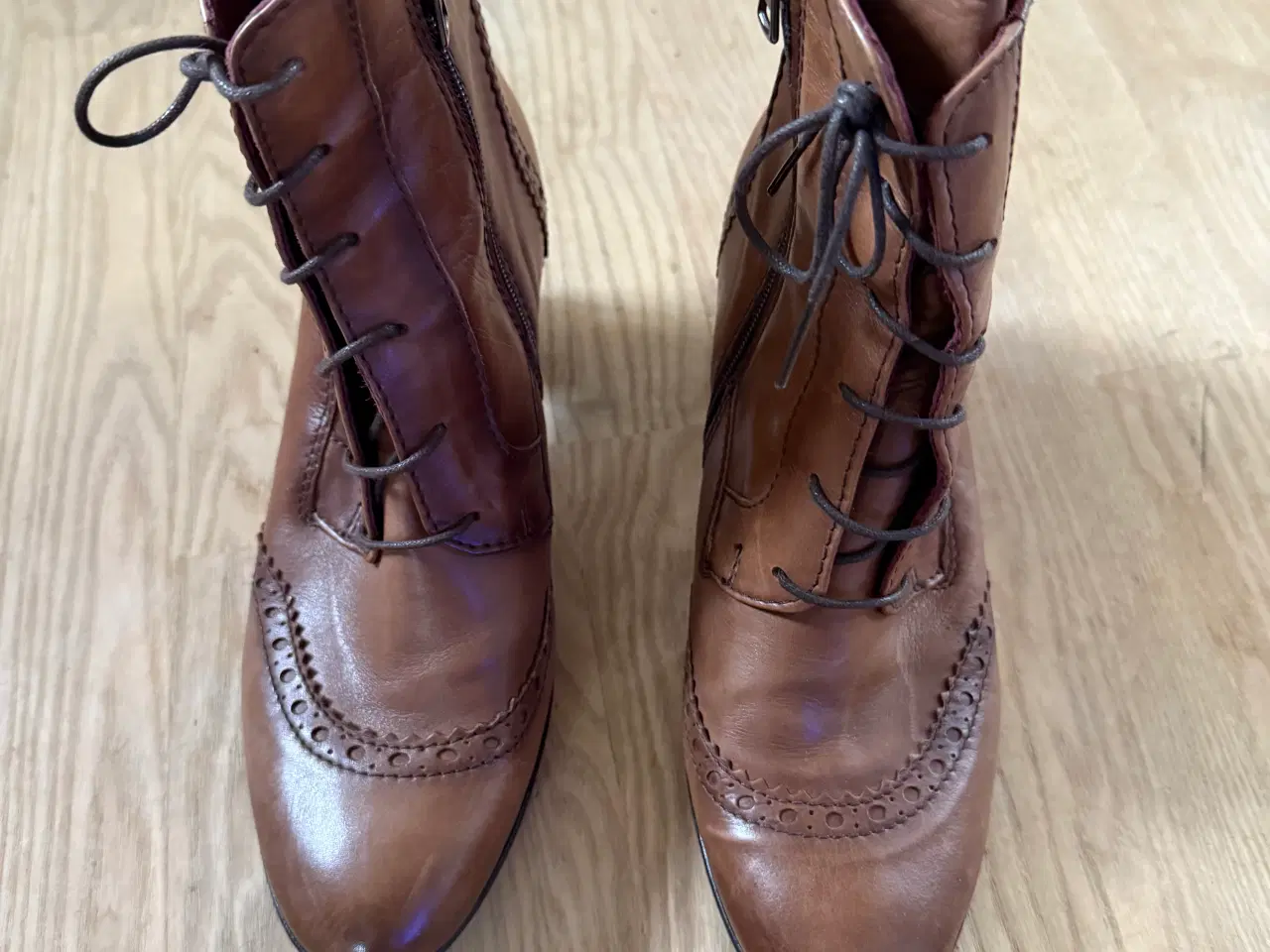 Billede 1 - ECCO STØVLETTER. LIDT SJOVE