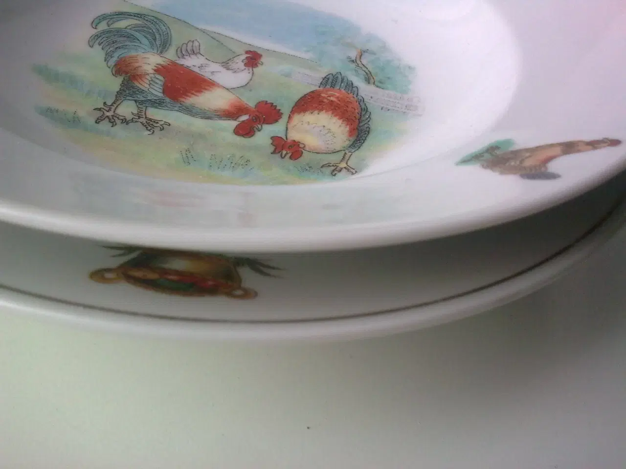 Billede 9 - Børnetallerken x 2 RETRO håndmalet m høns o.a.
