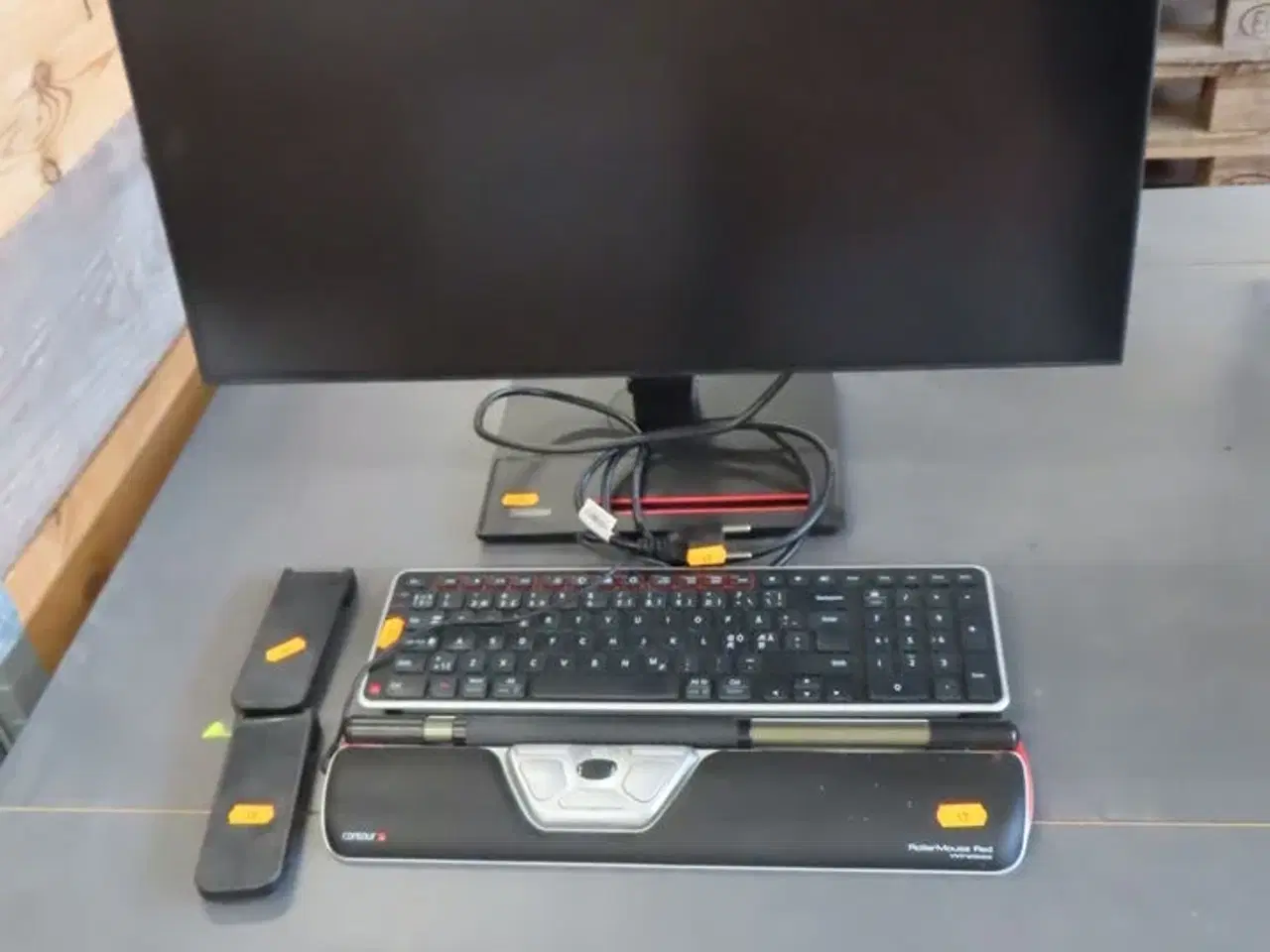 Billede 1 - Computerskærm LENOVO samt rollermouse & tastatur