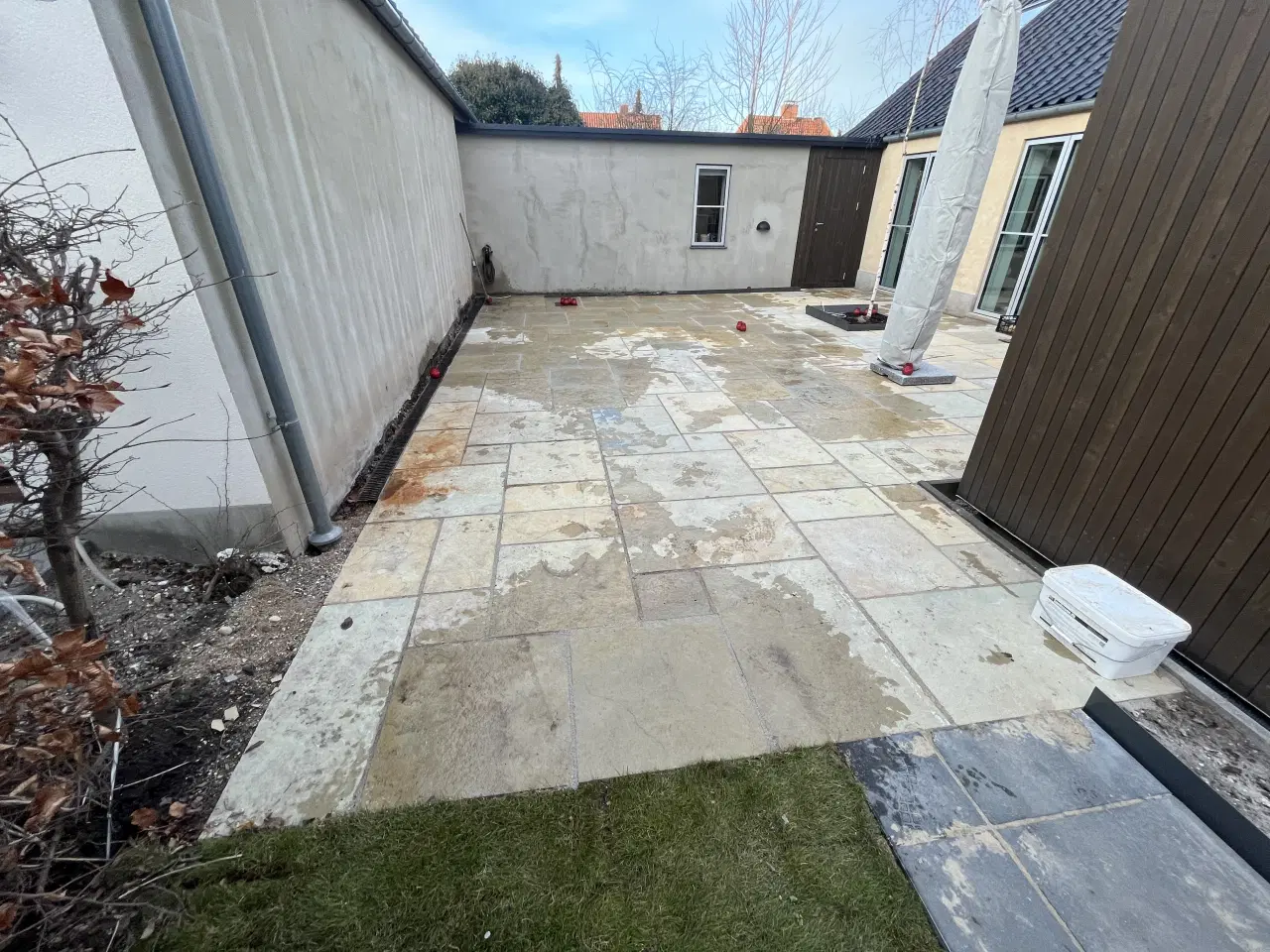 Billede 8 - Fliseterrasse – korrekt opbygning og flot finish