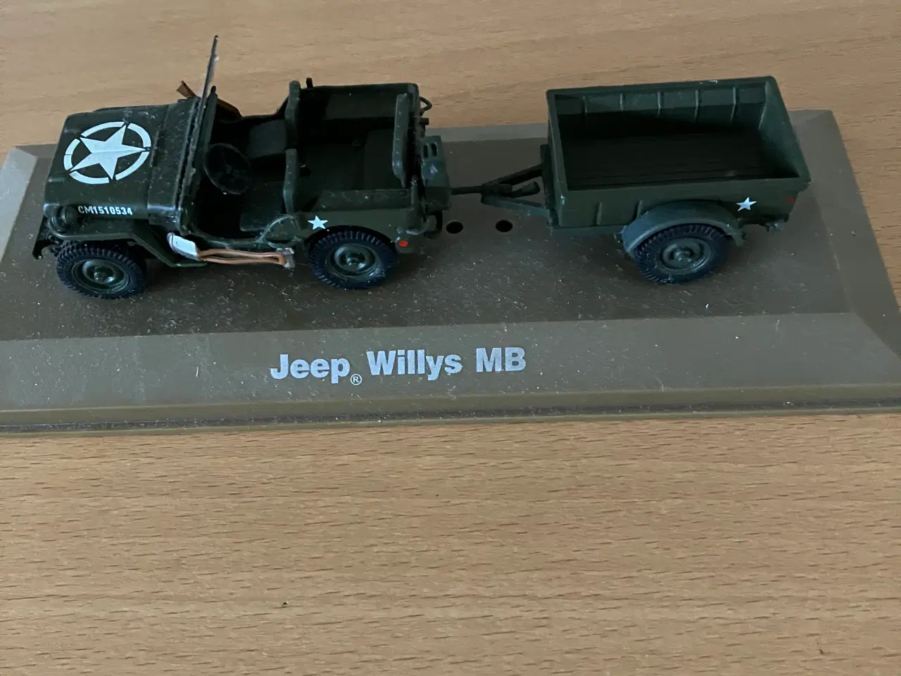 Billede 1 - Jeep Willys MB m/trailer modelbil i fin stand. 