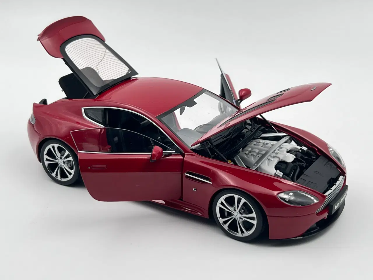 Billede 5 - 2010 Aston Martin V12 Vantage AUTOart - 1:18