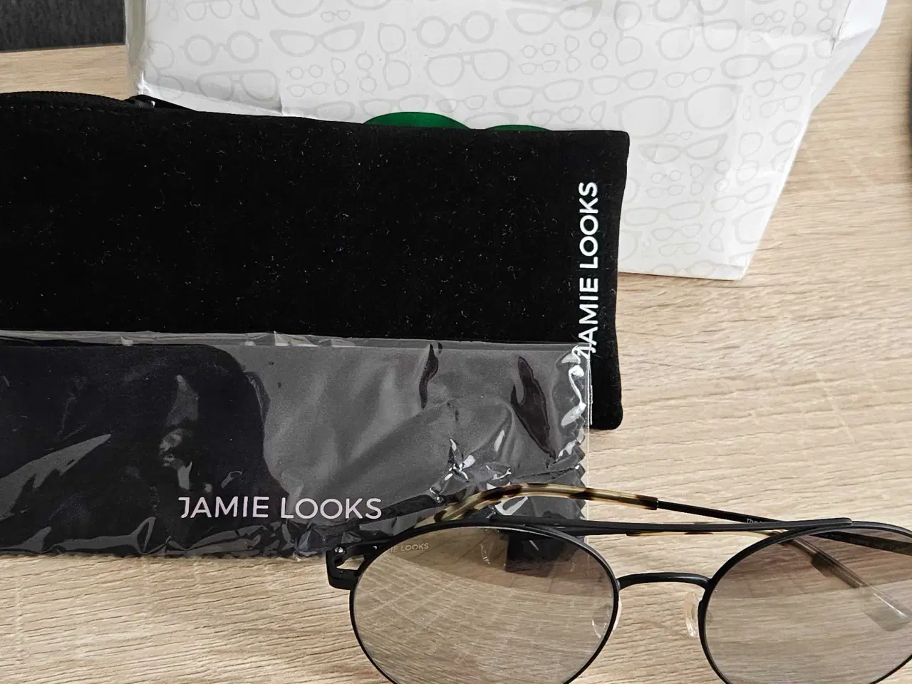 Billede 2 - Solbriller Jamie looks 