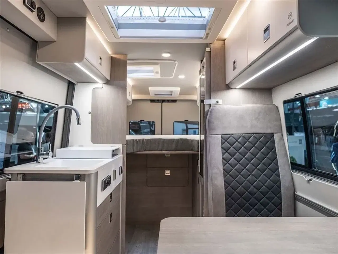 Billede 2 - 2026 - FURGOK   Langsgående senge og cykel garage på 6 meter!