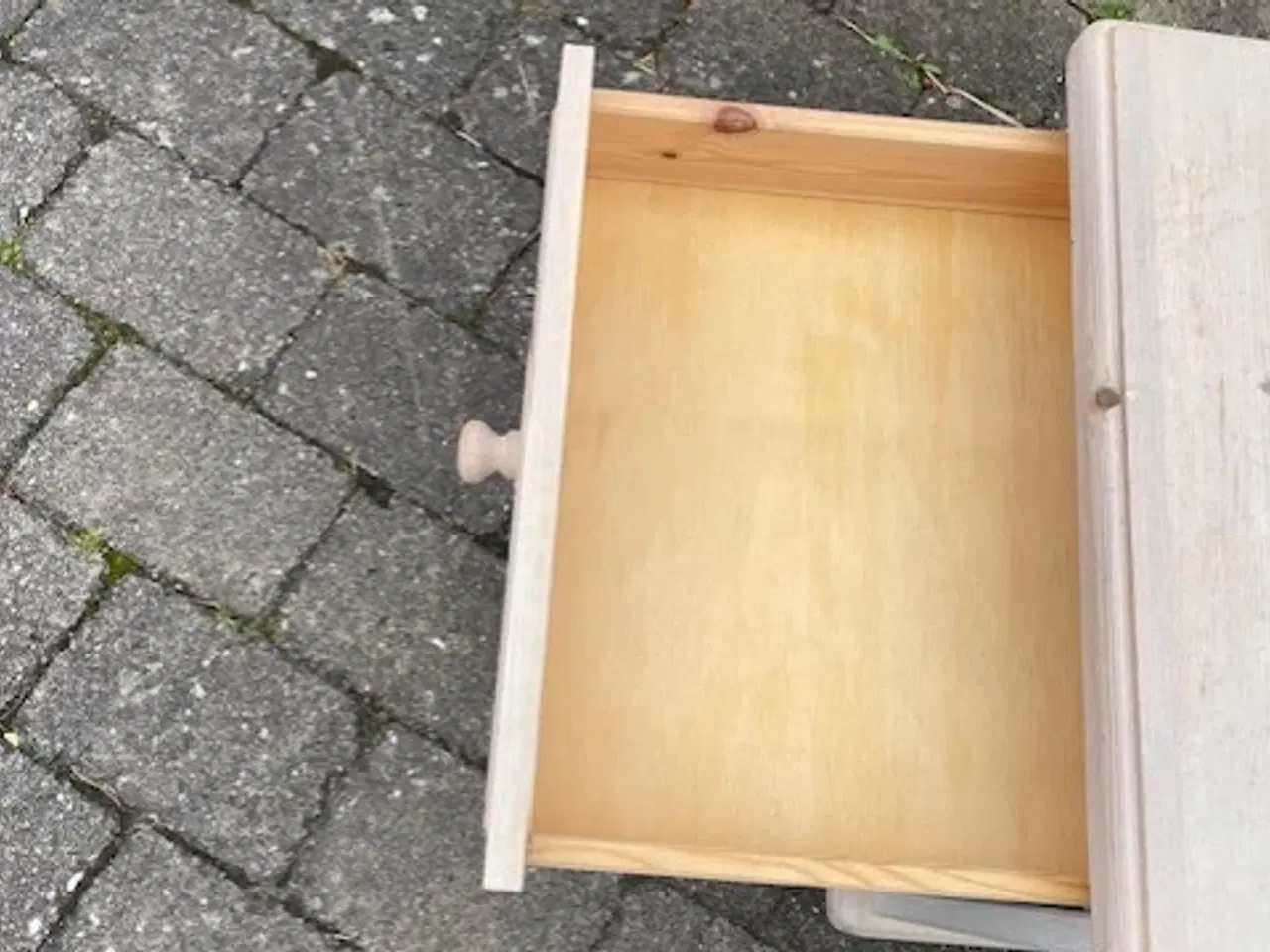Billede 2 - Sengebord i Fyrretræ