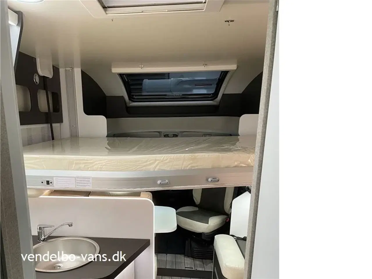 Billede 7 - 2026 - McLouis Mc4 373   Enkeltsenge og stor garage