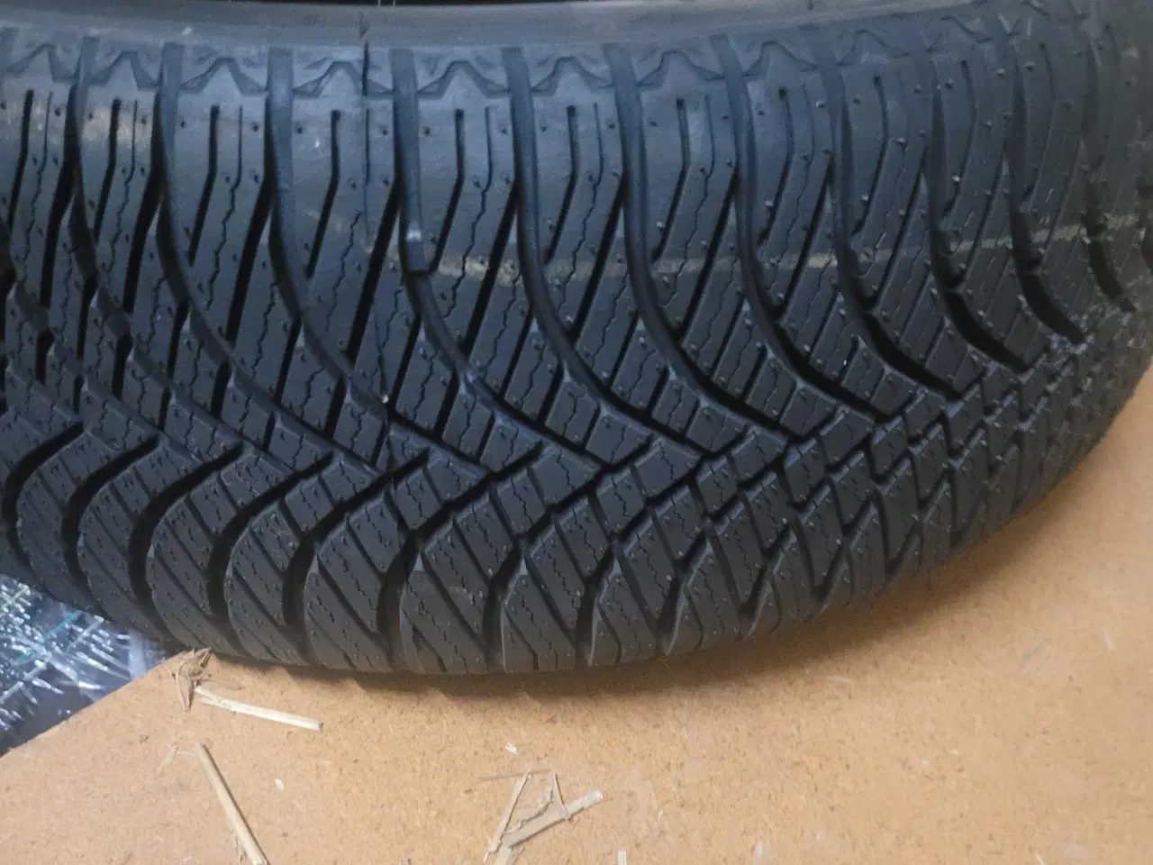 Billede 2 - 225 / 45 R 17