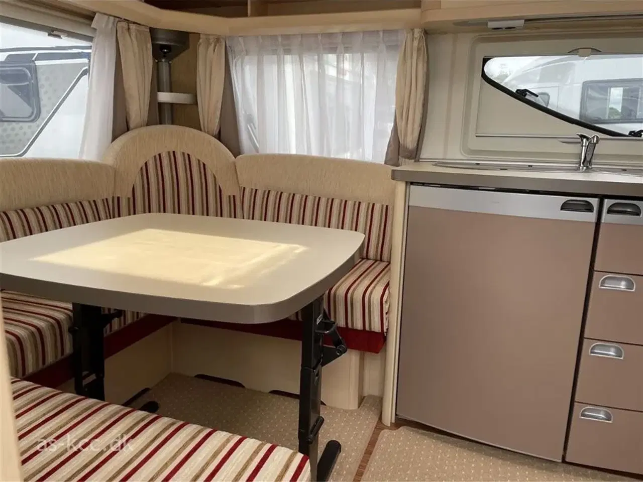 Billede 3 - 2010 - Hobby La Vita Bionda 460 UFe   Hobby La Vita Bionda 460 UFE årg. 2010 4 sovepladser, 5 siddepladser. Aircon, Mover, Isabella Capri fortelt.