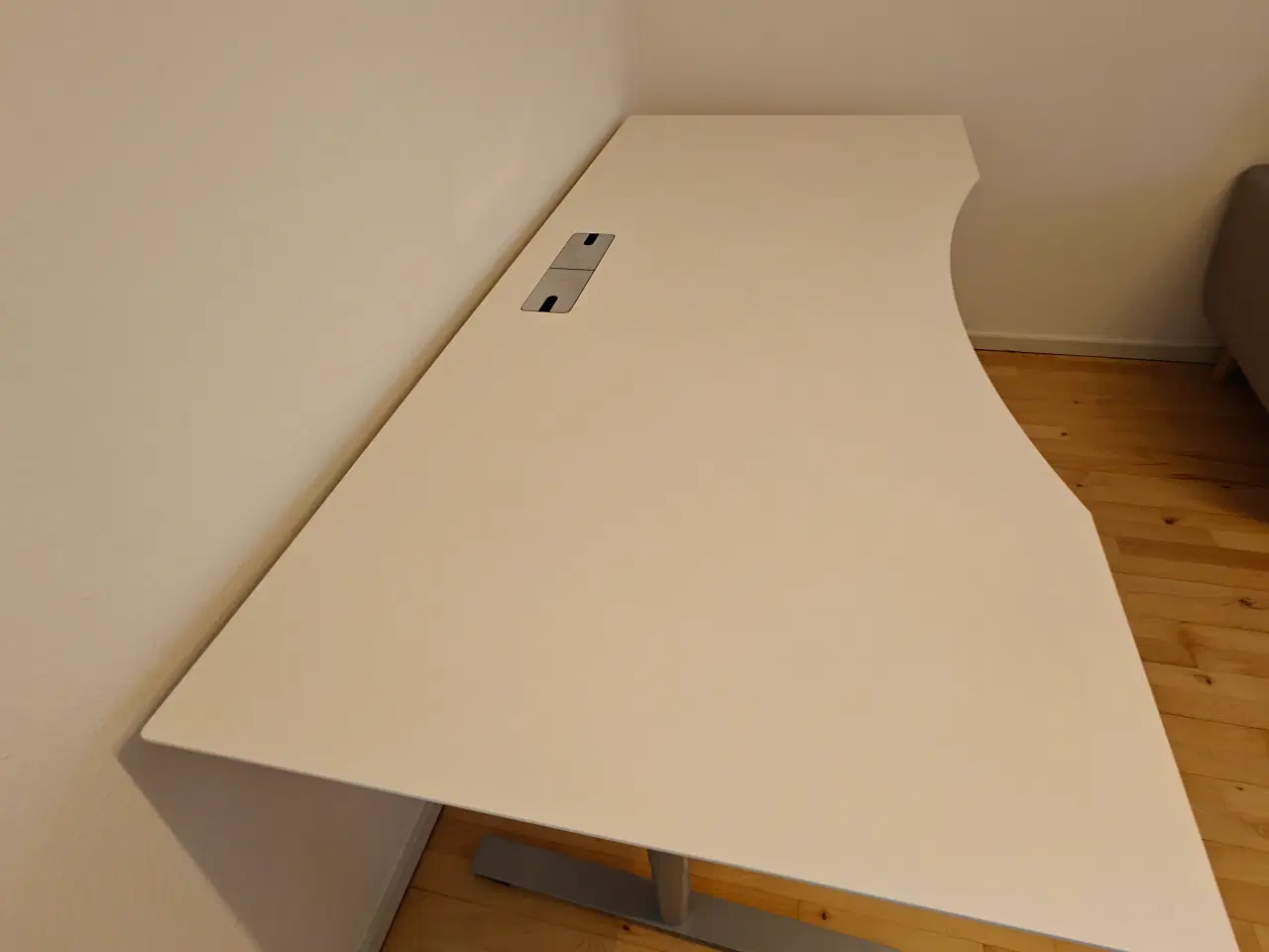 Billede 1 - Hvidt hæve-sænke skrivebord + Skuffeelement