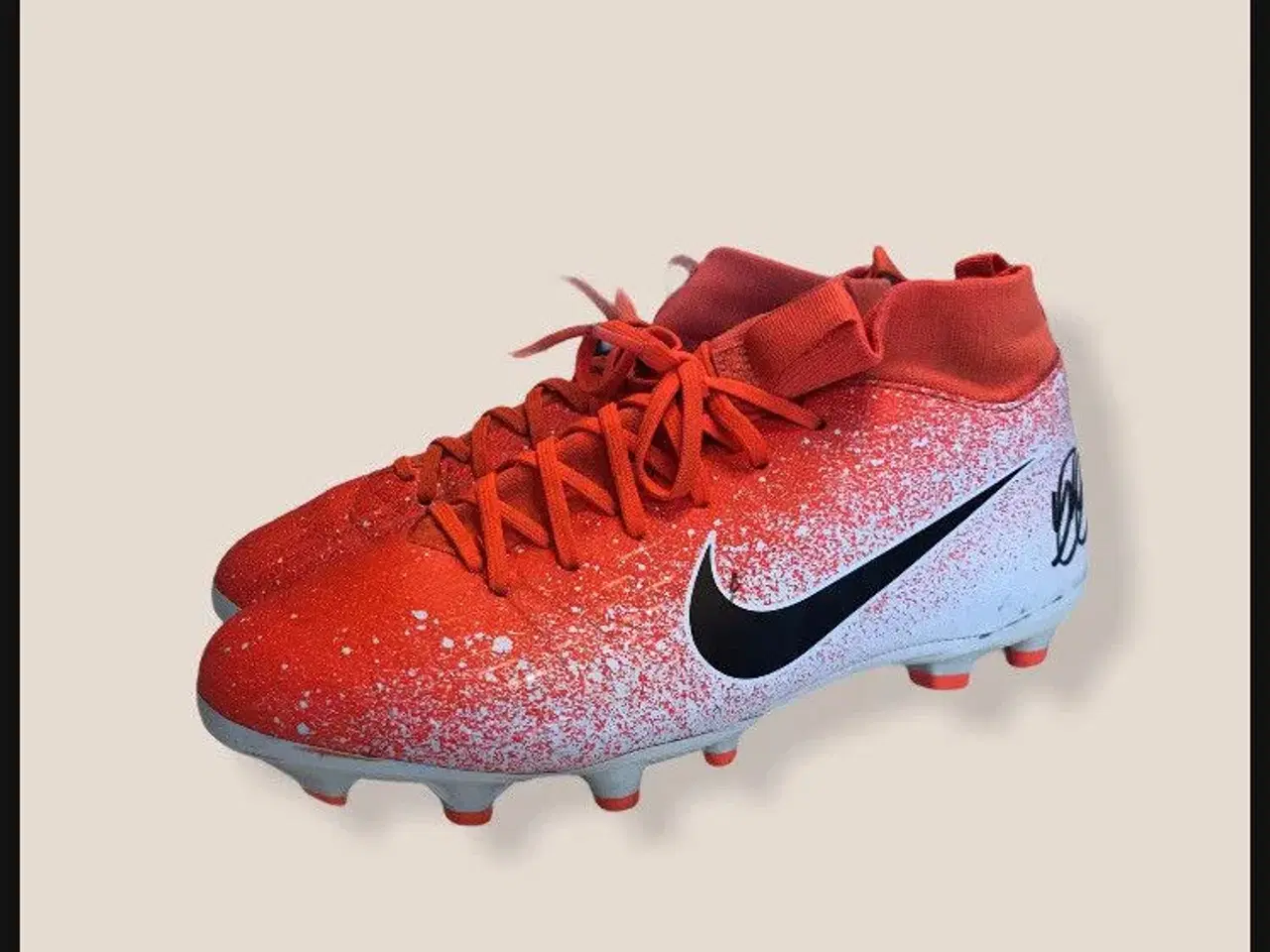 Billede 1 - Orange og hvide Nike fodboldstøvler