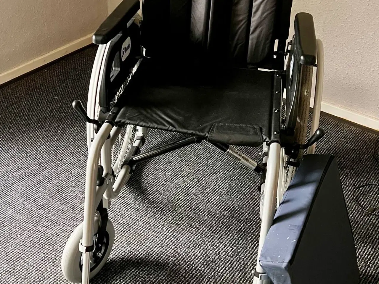 Billede 3 - Mobilex Barracuda” kørestol - Med 30 grader juster