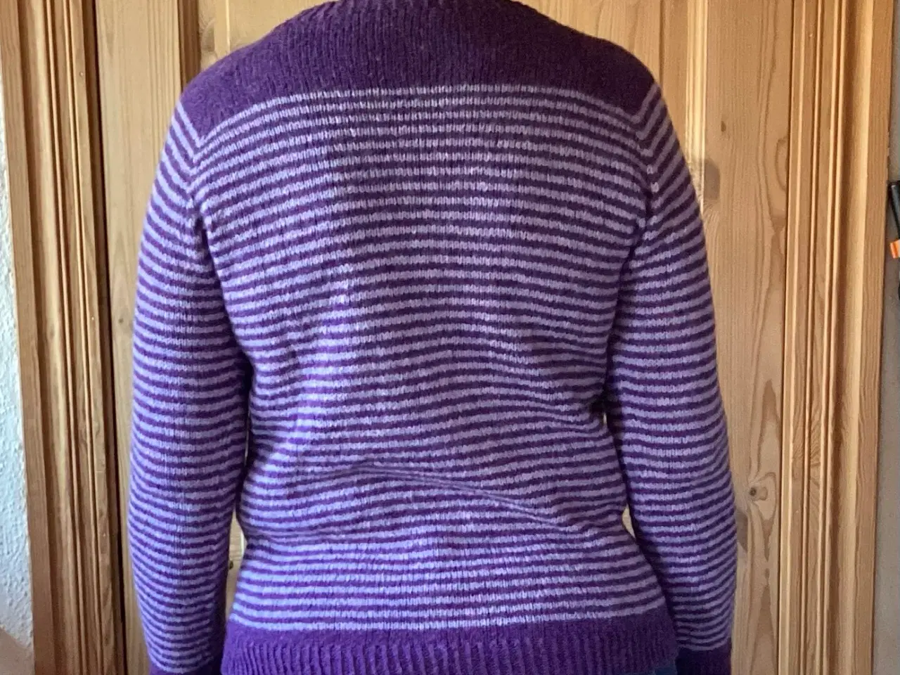 Billede 2 - Håndstrikket trøje i 100% ”Shetland uld” fra Karen