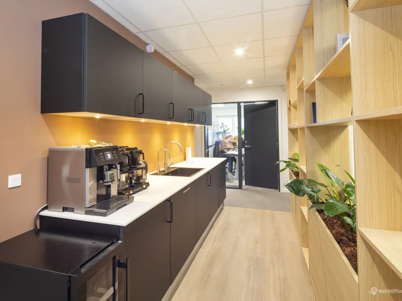 Billede 18 - Velbeliggende nyere moderne kontorlokaler med fælles kantineordning