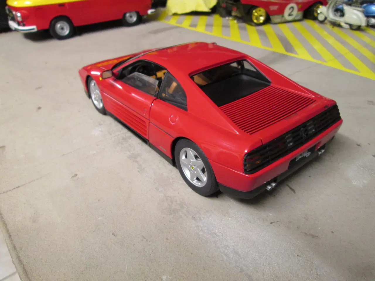 Billede 4 - Modelbil   Ferrari 348 TB   Hotwheels-elite   1:18