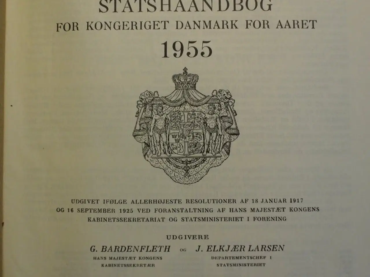 Billede 2 - kongelig dansk hof- og statskalender 1955, red, af