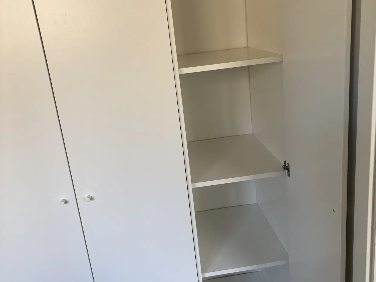 Billede 3 - Kleppstad skab 2 stk