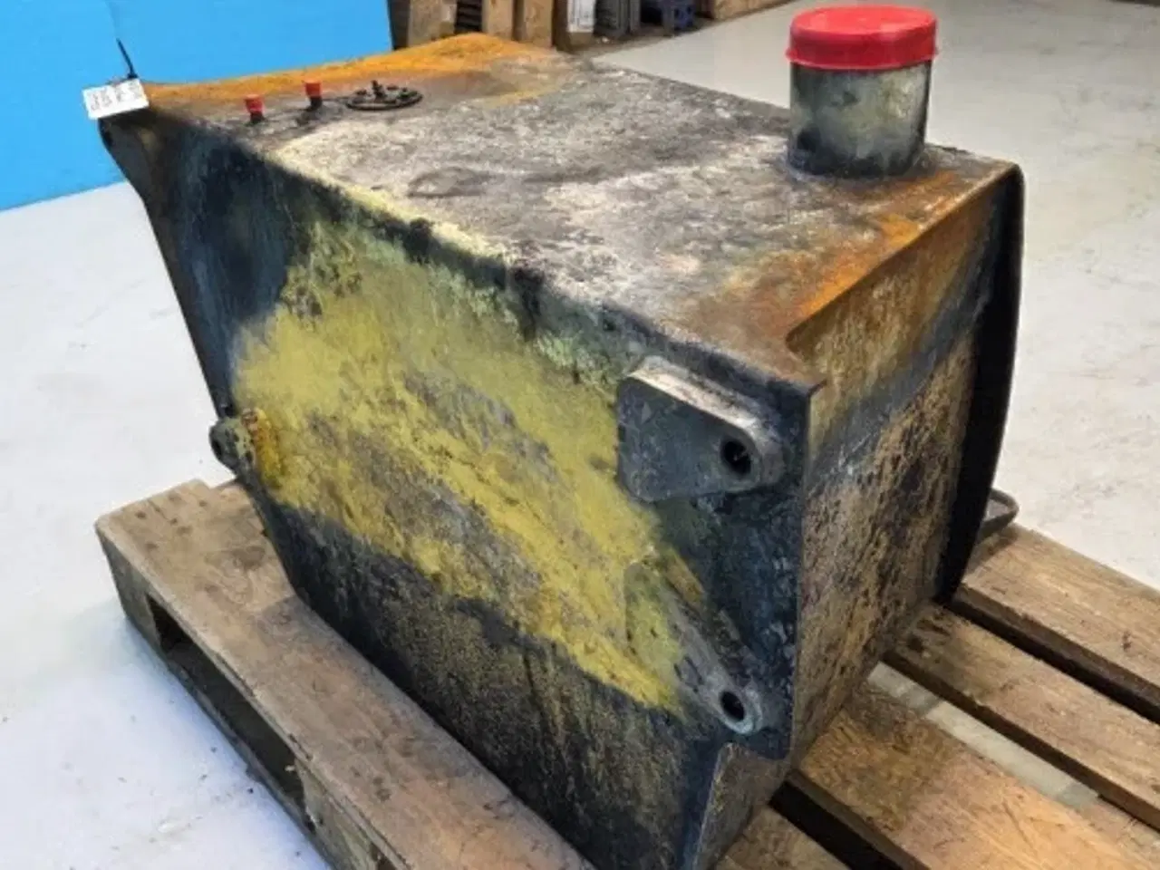 Billede 17 - New Holland LB115B Dieseltank 84262236