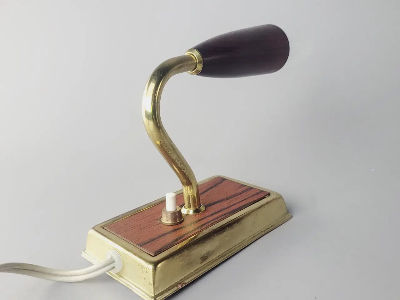 Billede 3 - ⭐️· Super flot retro væglampe i teak og messing