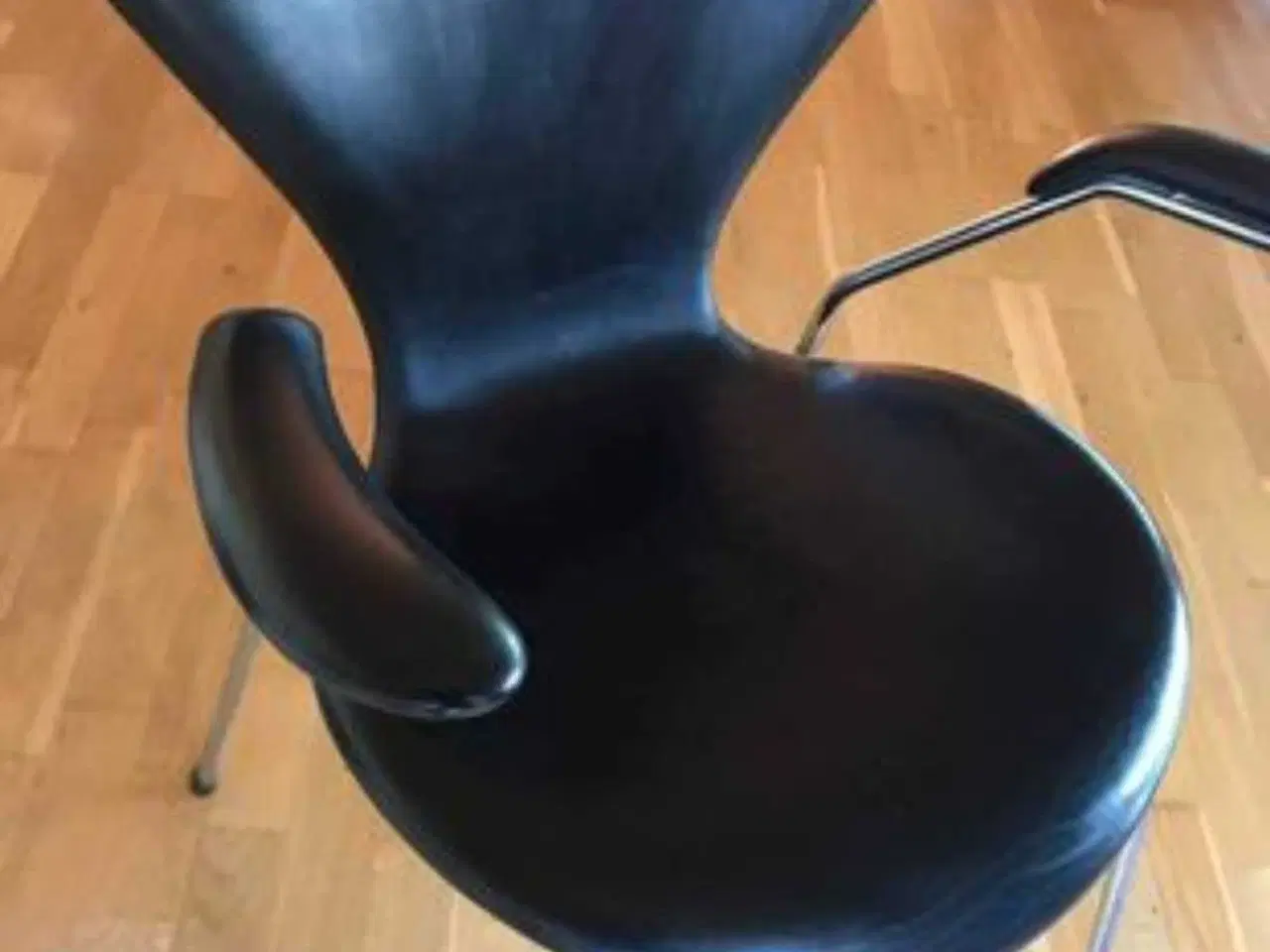 Billede 4 - 6 stk 7'ern stole med armlæn fra Arne Jacobsen