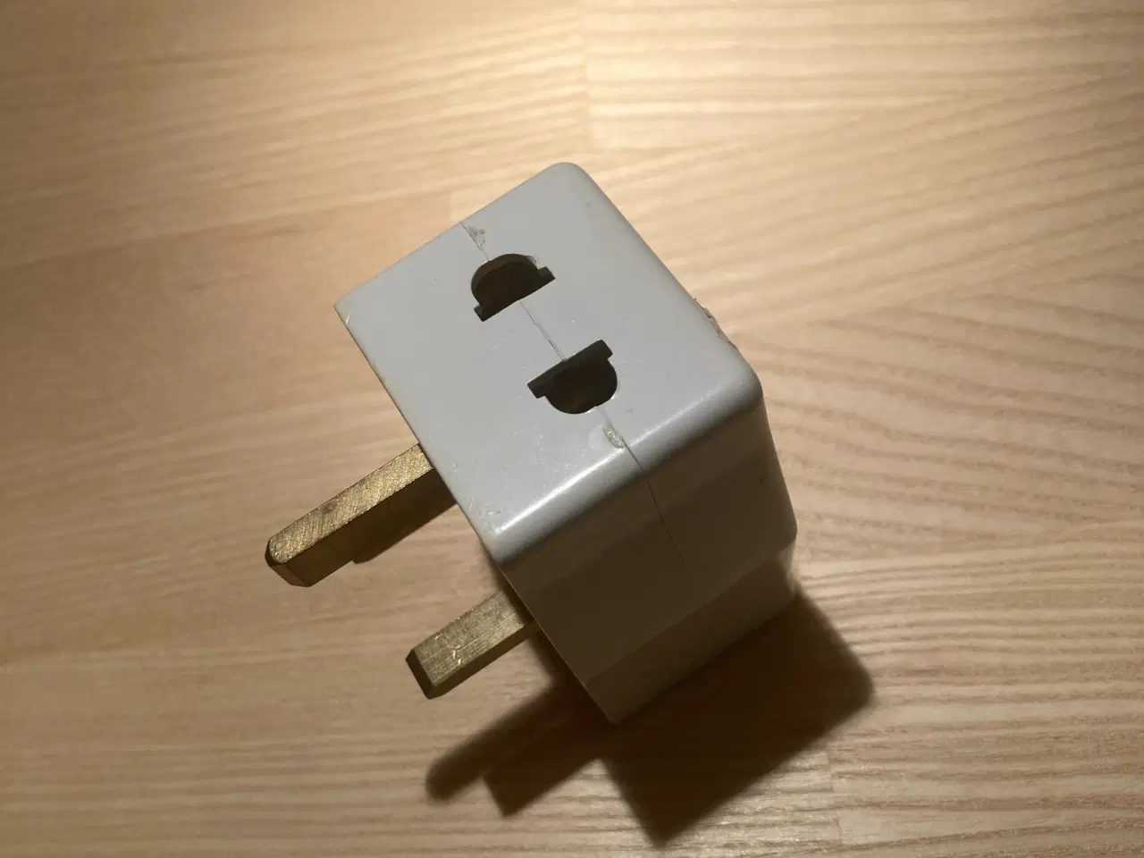 Billede 3 - 13 Amp / 250 Volt EU/DK til UK netstik adapter