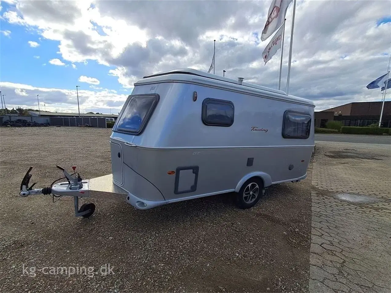 Billede 2 - 2021 - Hymer Touring Triton 420 GT   Super velholdt rejsevogn med TRUMA SX mover