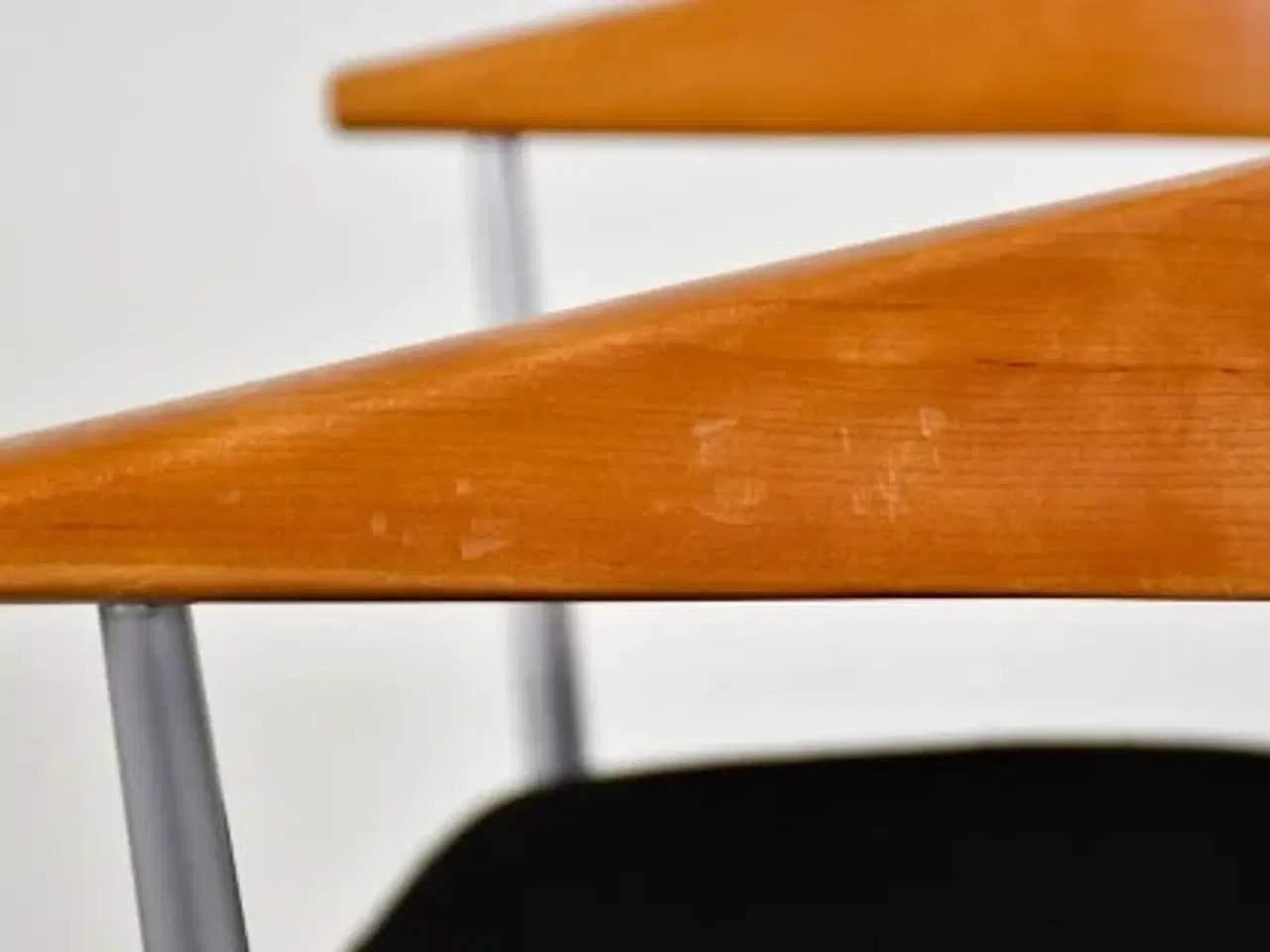 Billede 5 - Efg bondo dialog konferencestol med sort polstret sæde, grå stel, kirsebærryg/armlæn