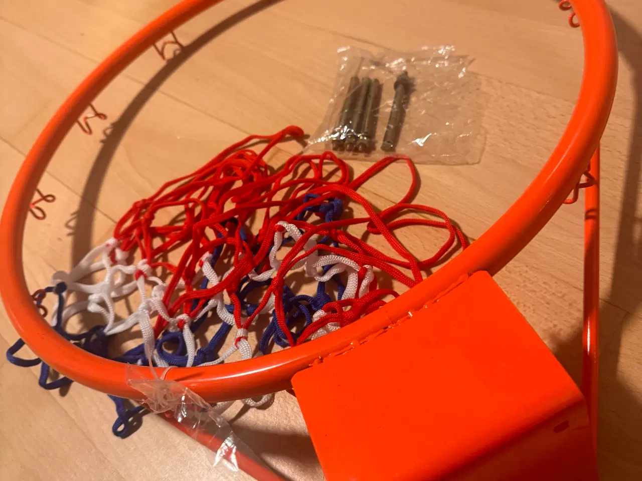 Billede 1 - Basketball Hoop Med Orange Metal Ring Med Net