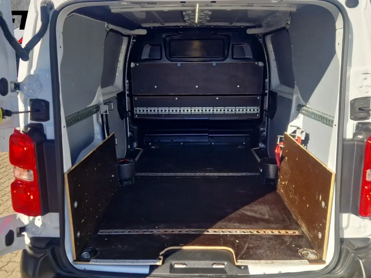 Billede 10 - Peugeot Expert 2,0 BlueHDi 144 L2 Plus EAT8 Van