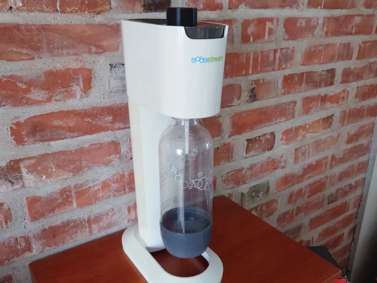 Billede 1 - Sodastream Sodavands maskine med en flaske 