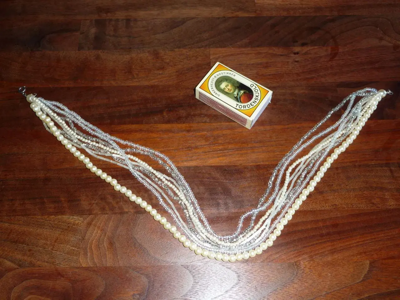 Billede 4 - hvid perle kæde, med flere forskellige 