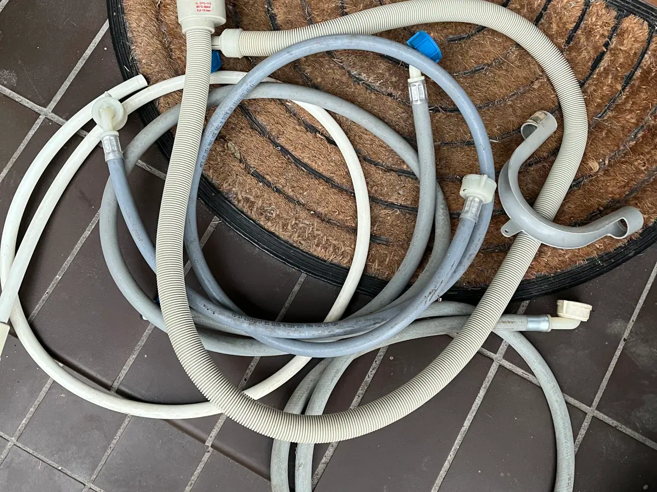 Billede 1 - Div. slanger til vaske-hhv. opvaskemask. Giv bud.