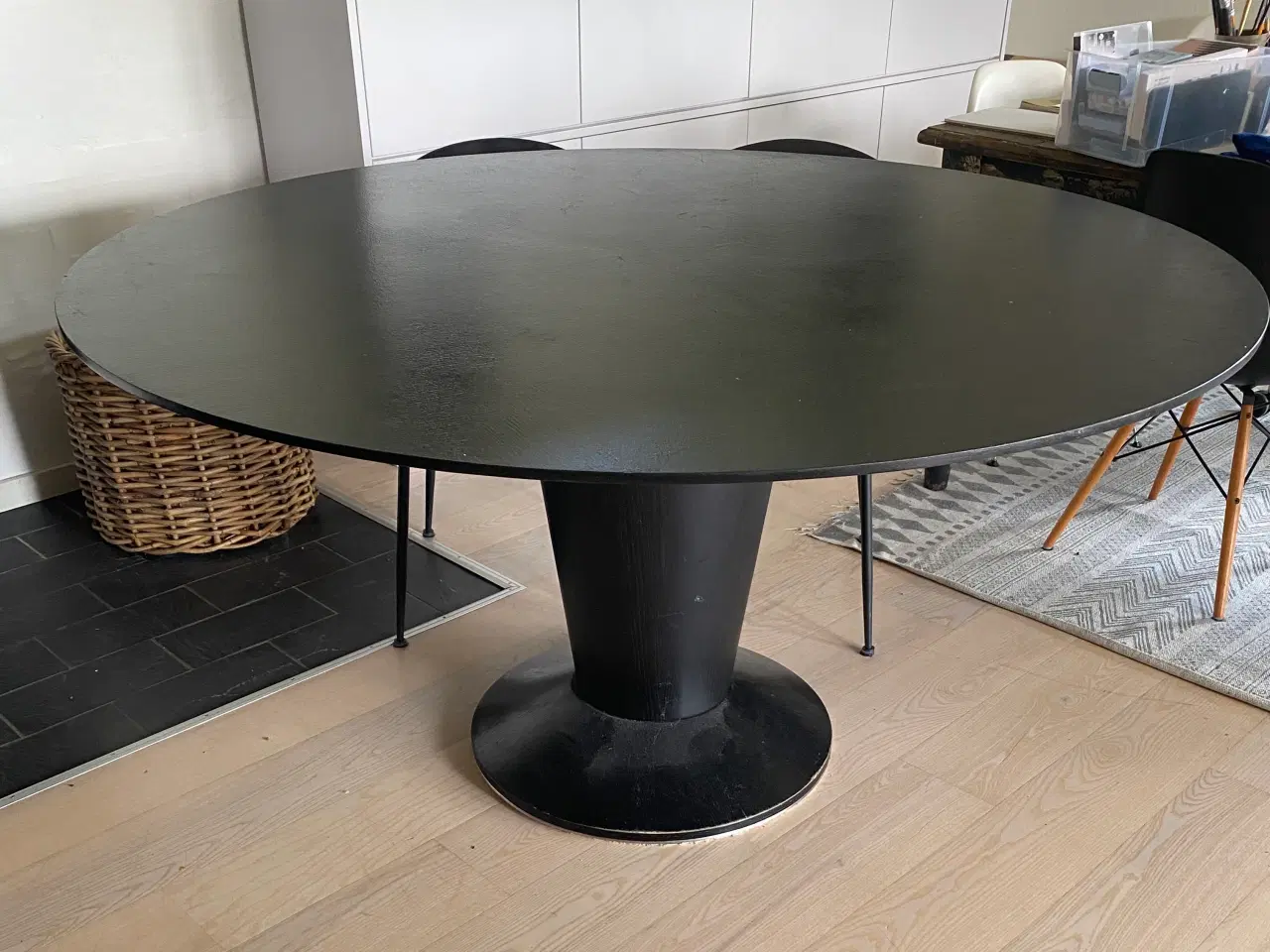 Billede 1 - Stort sort spisebord 