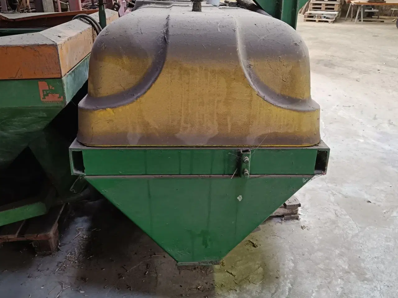 Billede 2 - - - - - - - 1500 l med el pumpe