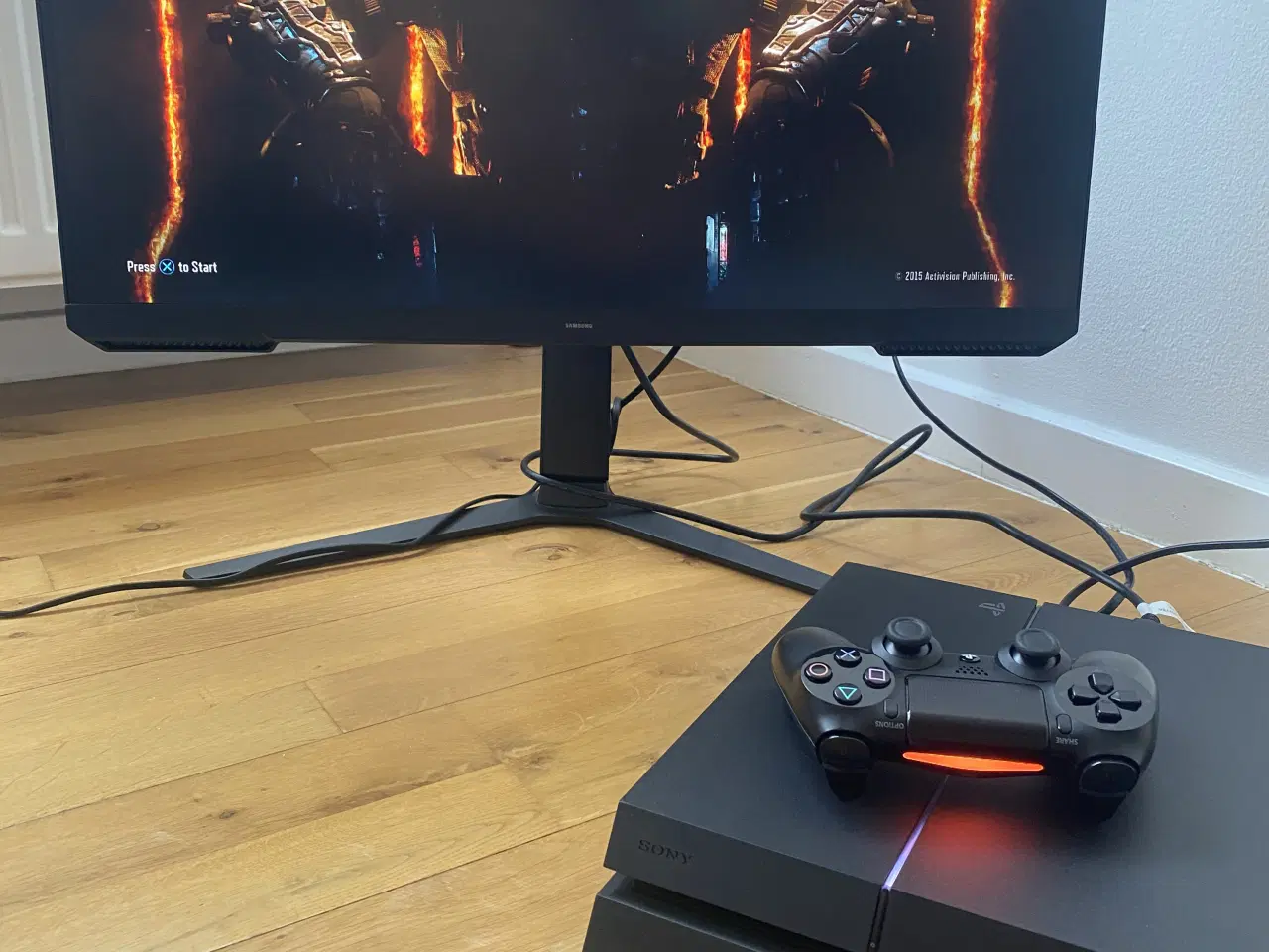 Billede 4 - PlayStation 4 – 1TB med 2 controllere og spil