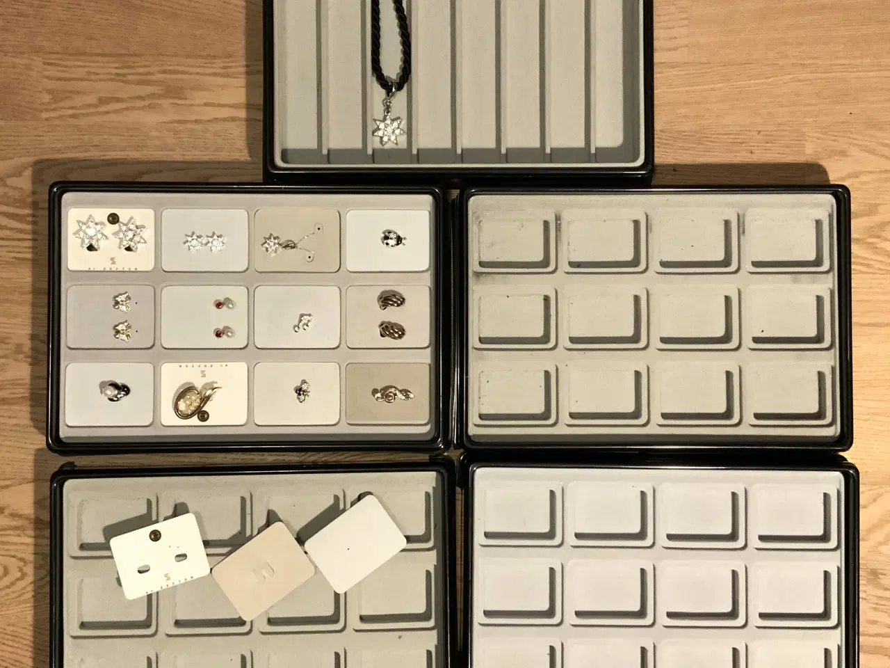 Billede 5 - Præsentationsbakker til smykker med taske.