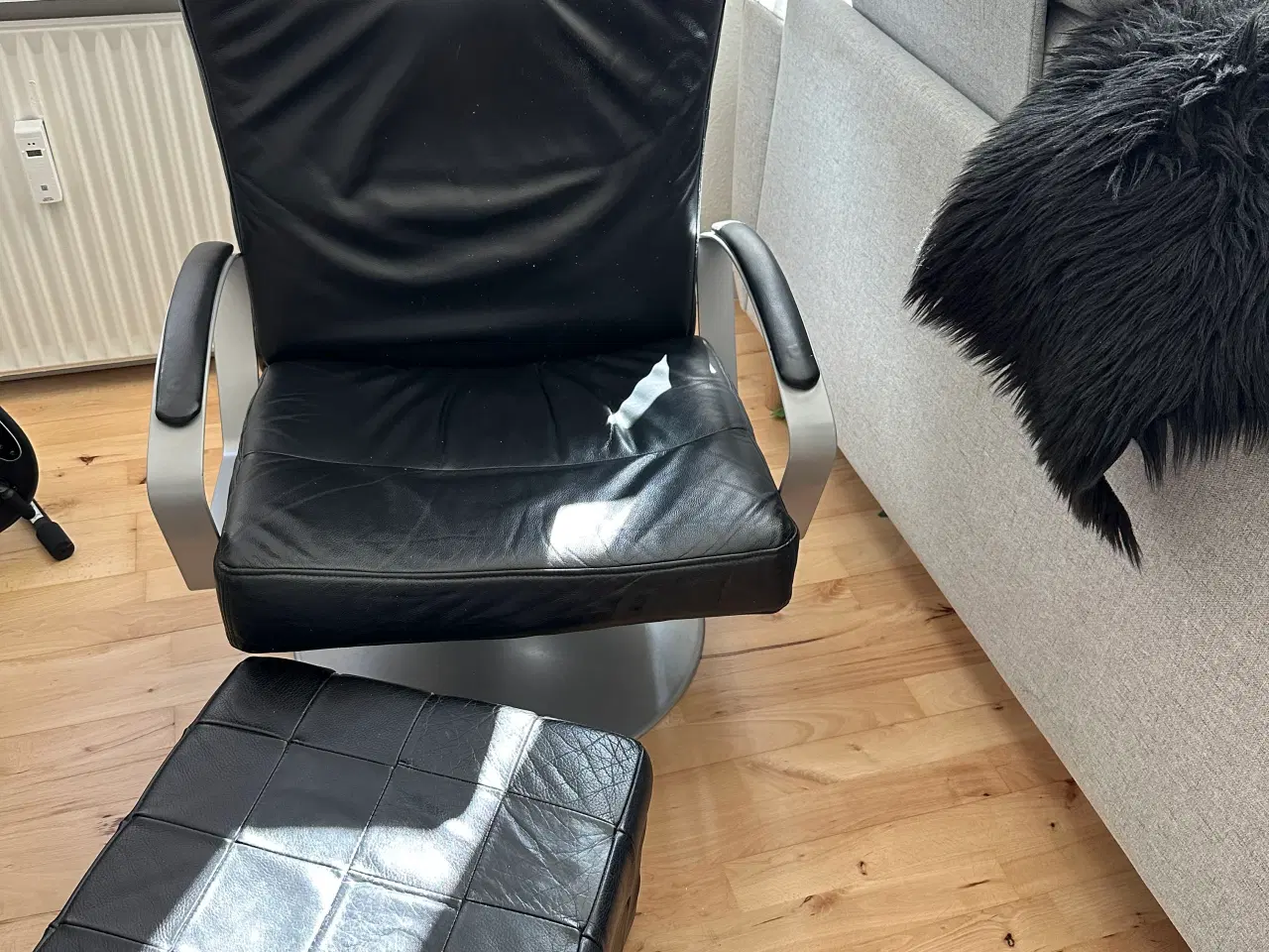 Billede 1 - Lænestol med puf 