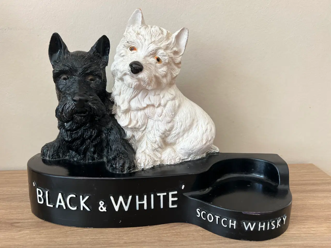 Billede 2 - Flot gammel Black and White whisky reklame figur 