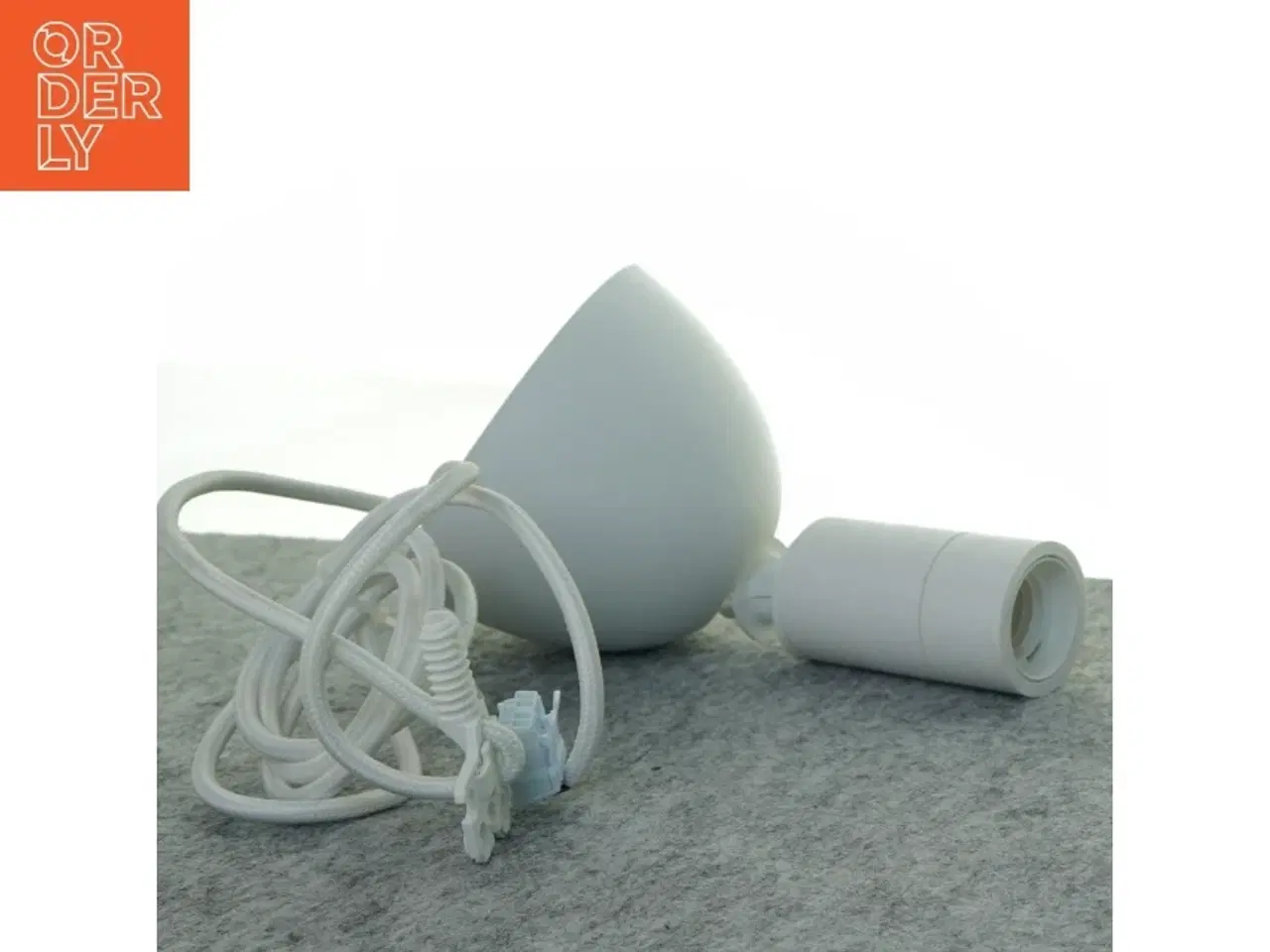 Billede 1 - Ophæng til lampe fra Ikea (str. 13 x 21 cm)