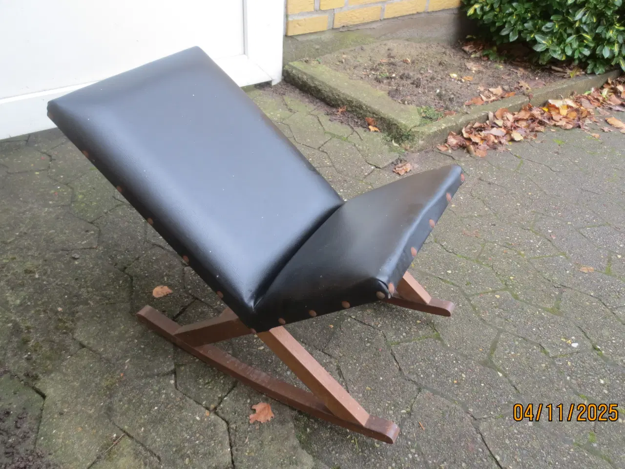 Billede 2 - 1 stk Retro Fodskammel med sort læder