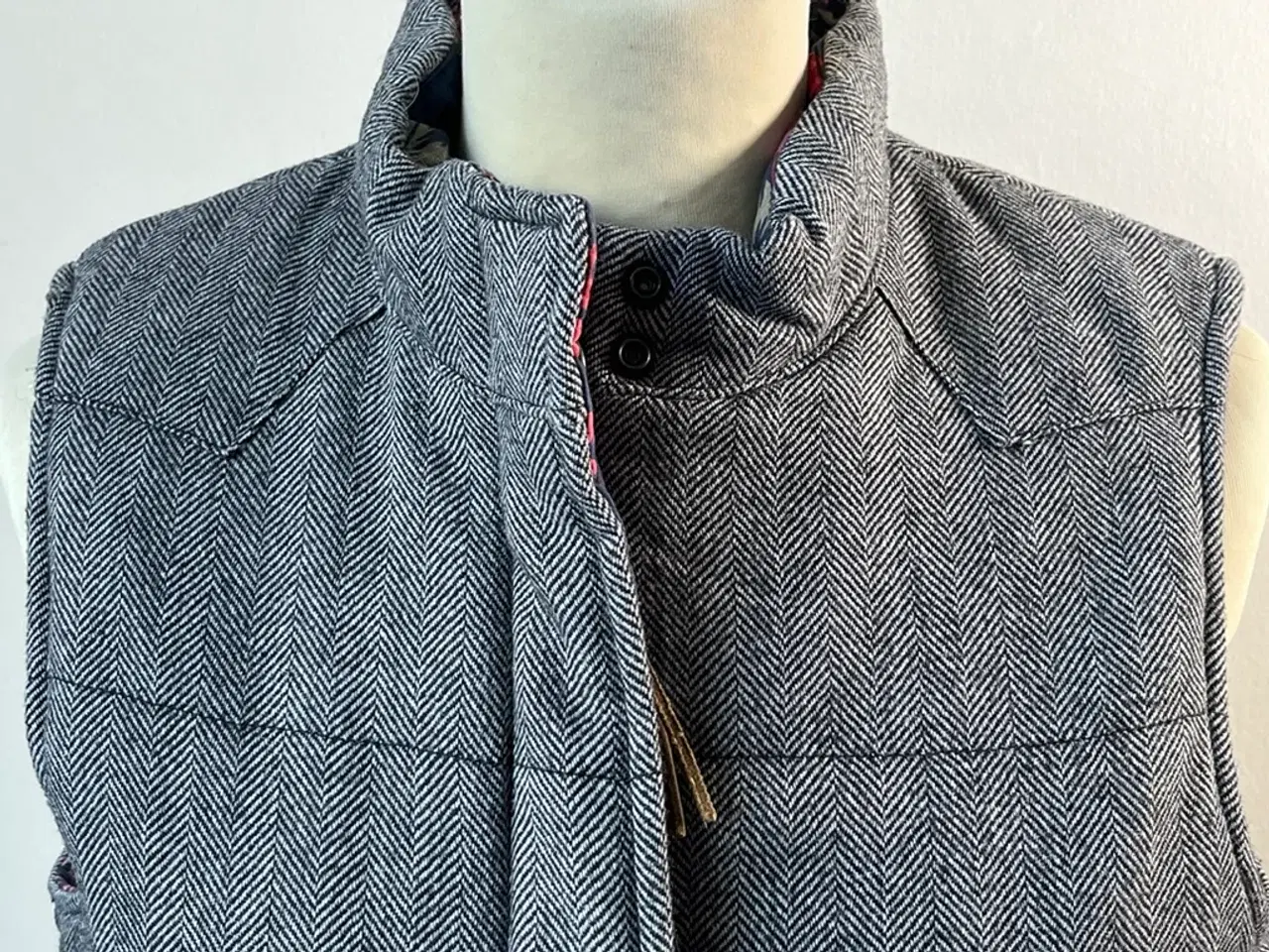 Billede 2 - Levi's, vendbar vest, str S