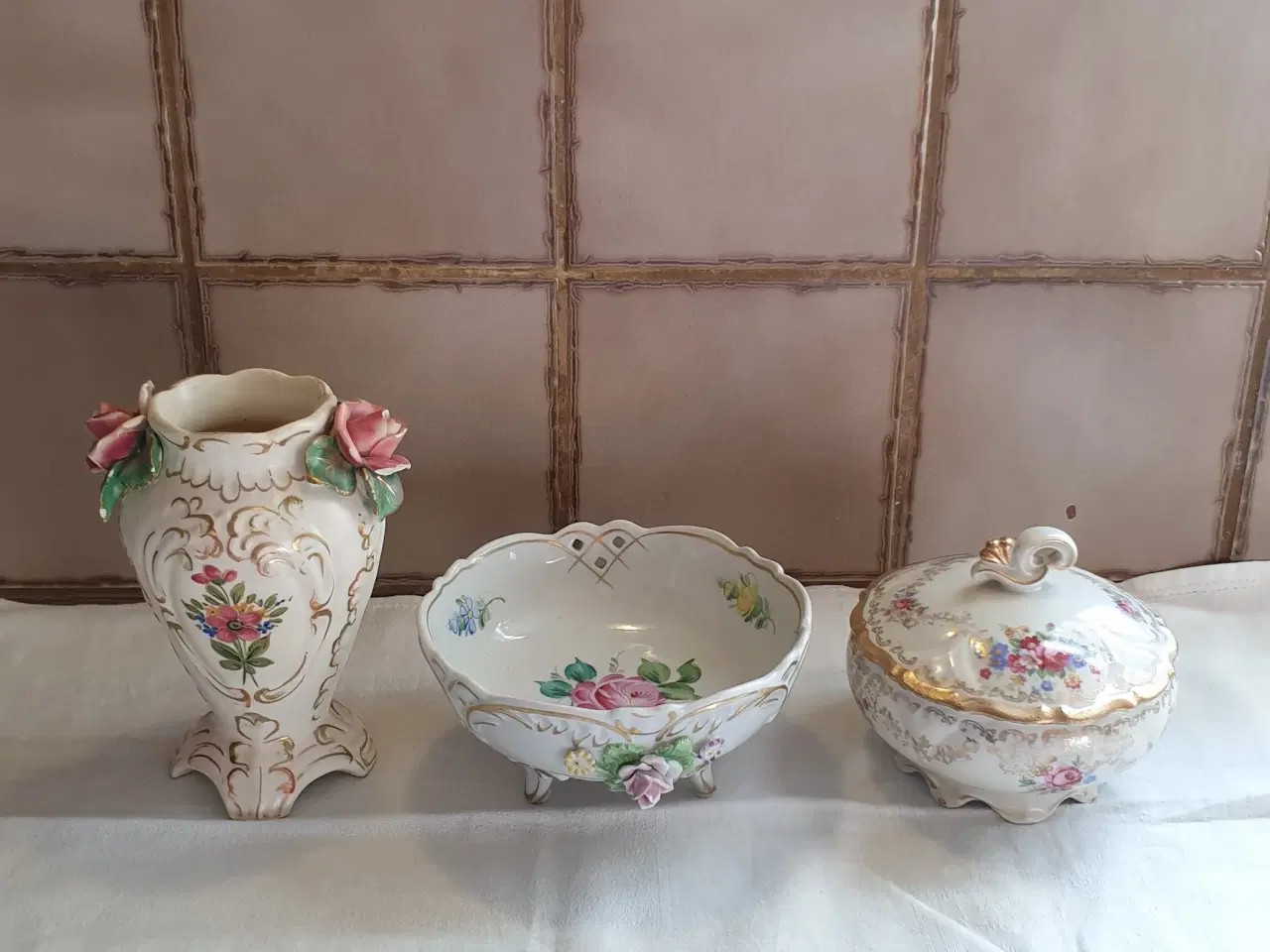 Billede 1 - Keramik m blomster 1stk5kr 3stk 10kr
