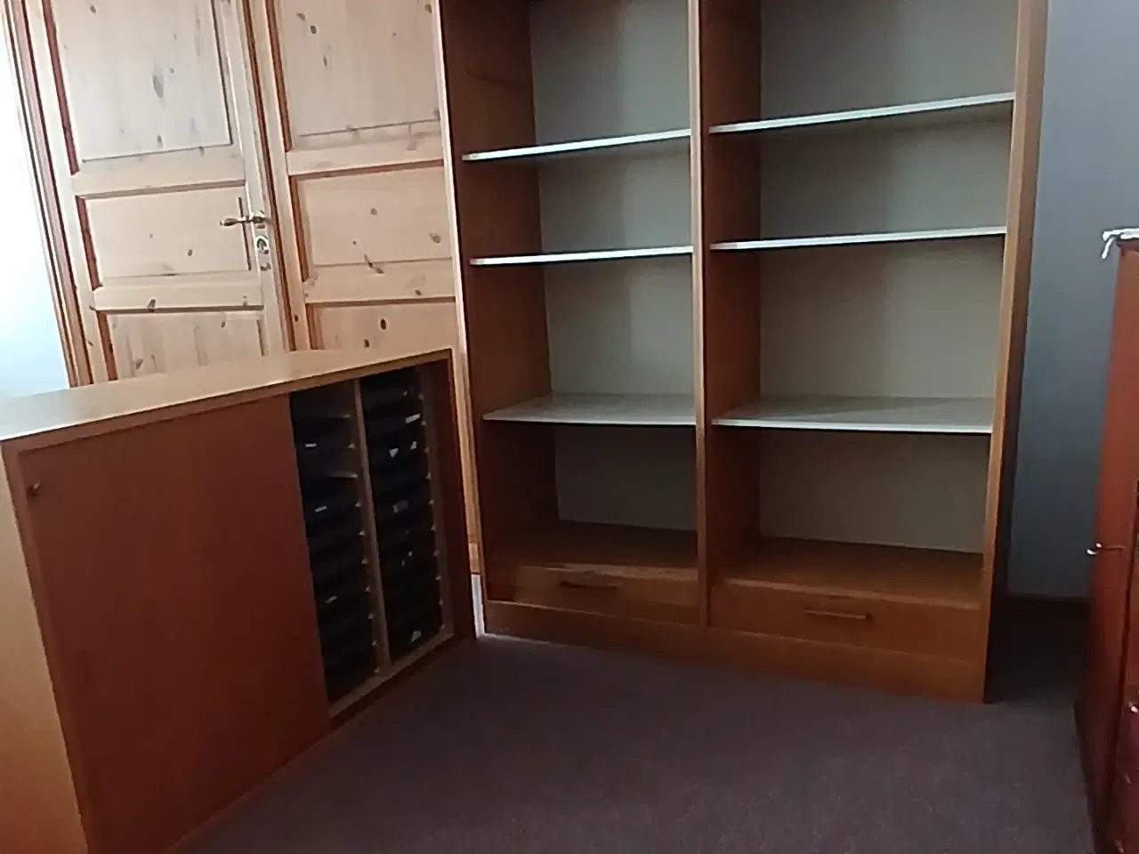 Billede 2 - Kontorskab i to dele