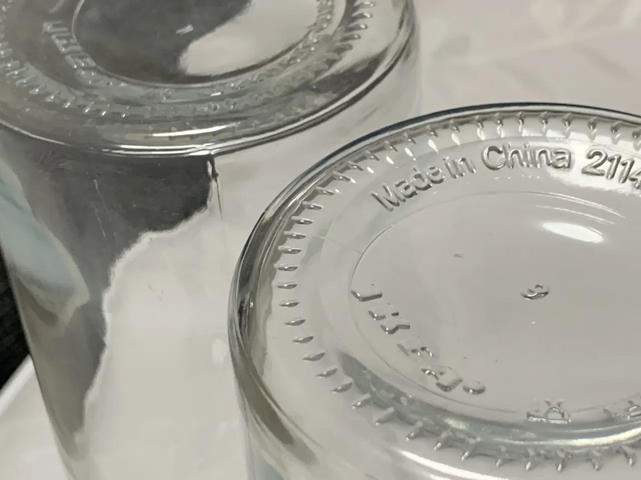 Billede 7 - IKEA glas karaffel med sort låg