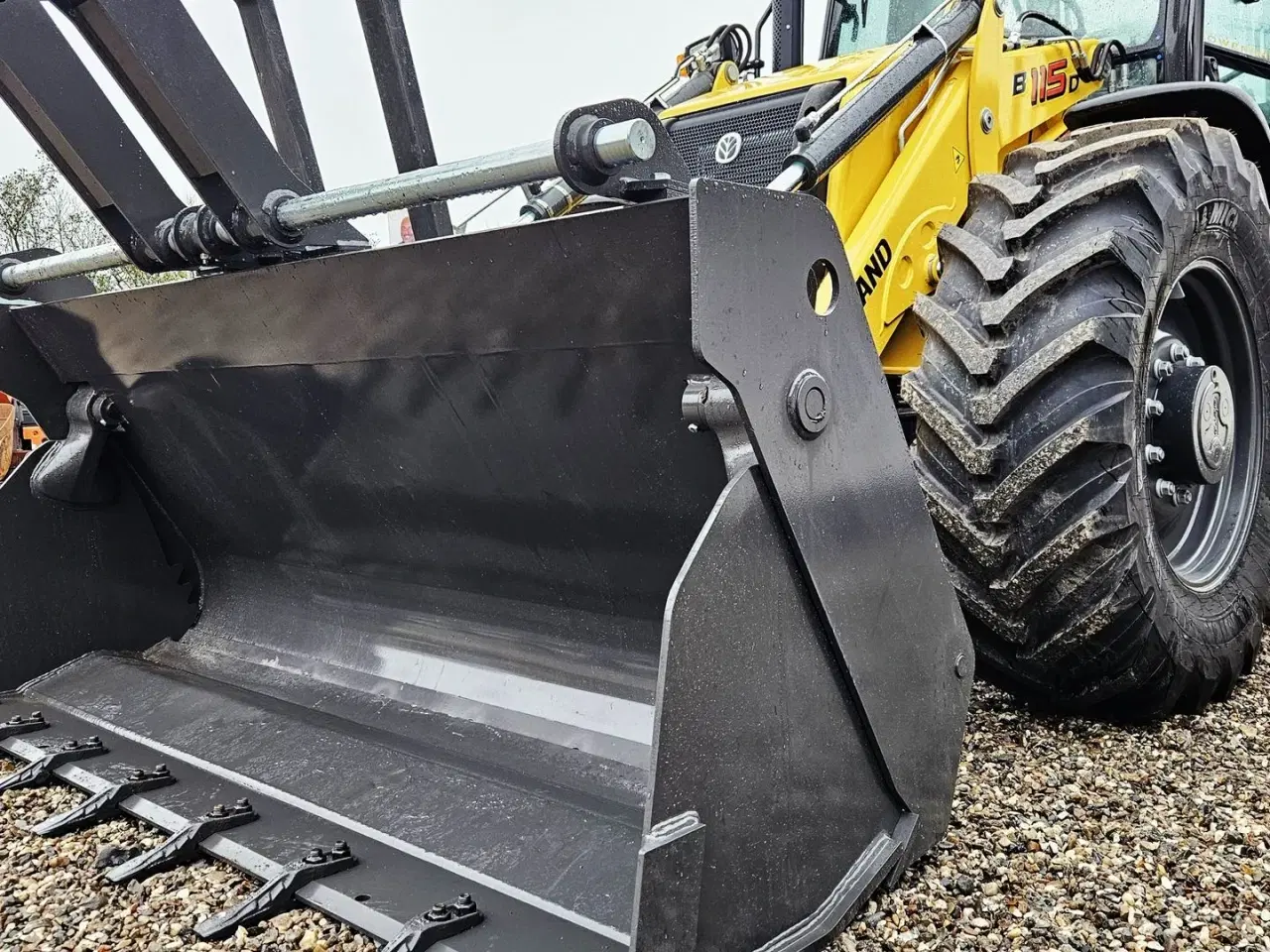 Billede 8 - New Holland B115D / FABRIKSNY - 2025 / Compacttilt & skovlsæt / teleskoparm mv.