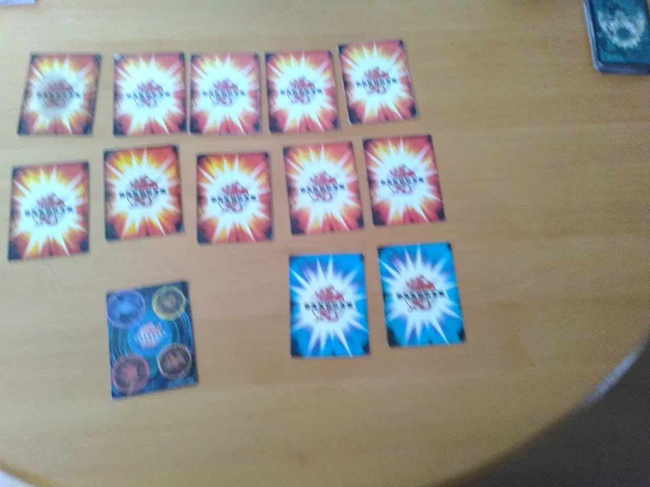 Billede 2 - Rødorange og blå bakugan kort