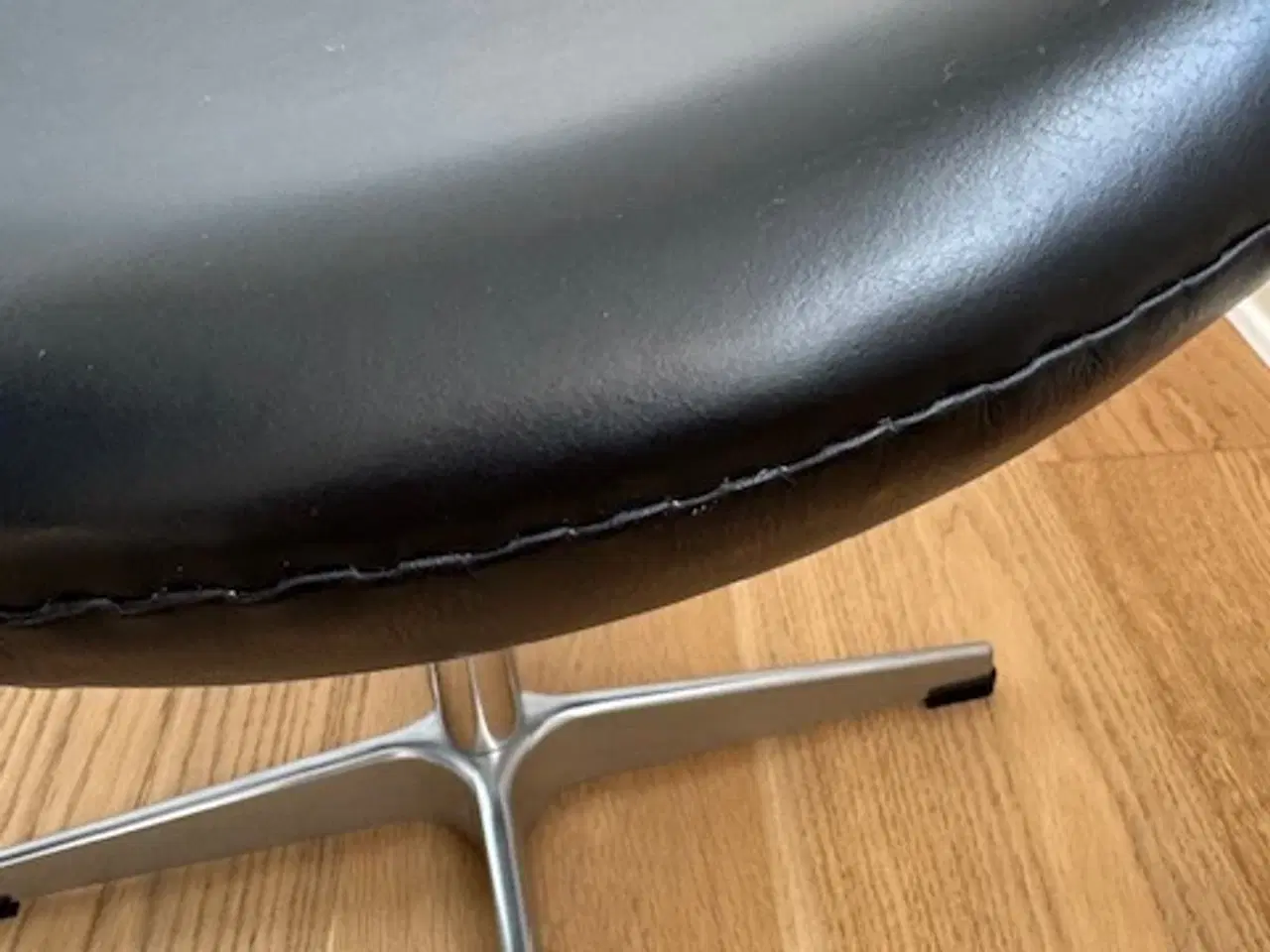 Billede 10 - Lounge drejestol med fodskammel