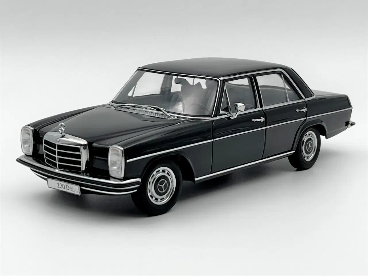 Billede 2 - 1968 Mercedes-Benz 220D /8 AUTOart -  1:18 