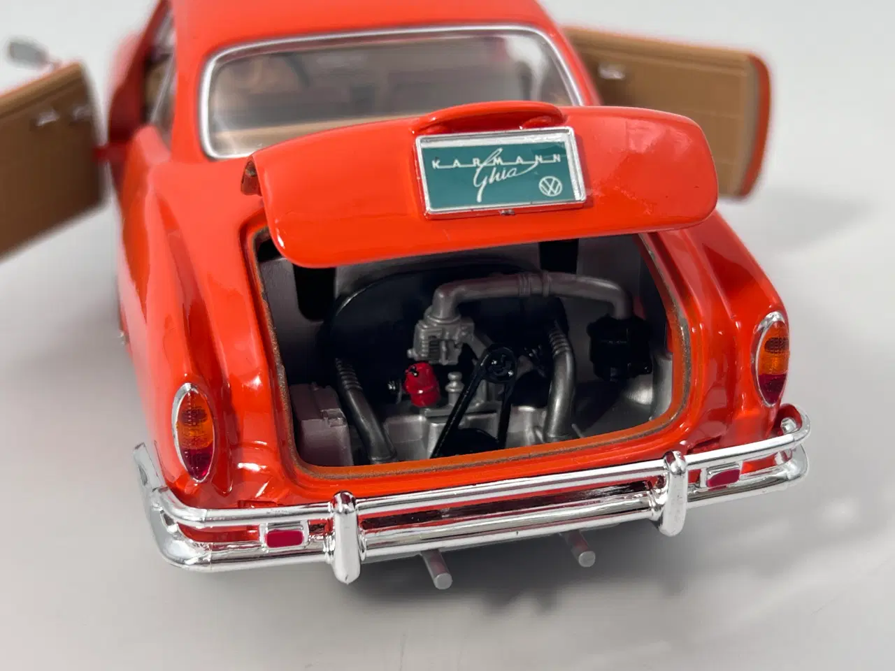 Billede 7 - 1966 VW Karmann Ghia - 1:18  Flot og detaljeret 