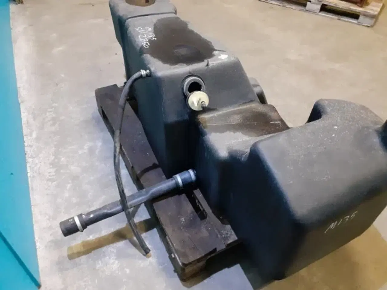 Billede 3 - New Holland M135 Dieseltank 82019704