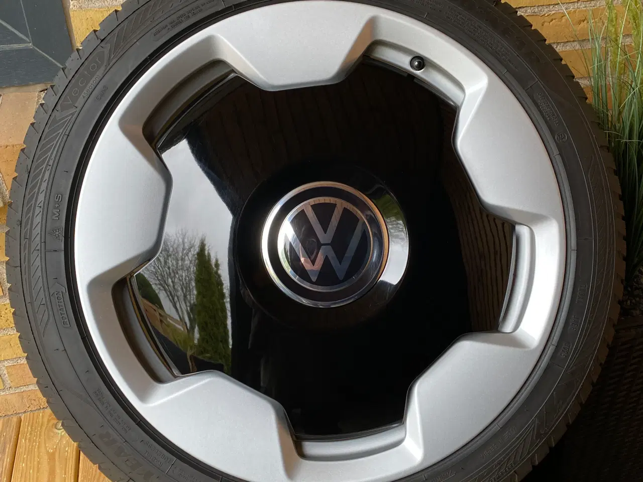 Billede 2 - 20” ID BUZZ Helårsdæk Goodyear 